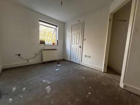 4 Bed Flat, Lake View, SO16 - Photo 2