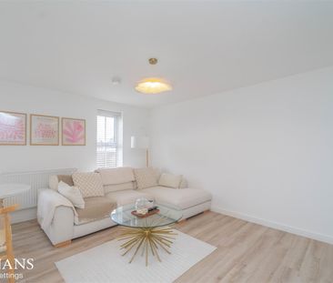 Quinn Square, Droylsden - Photo 2