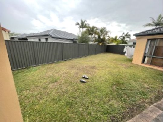 6 Laine Place, Coombabah - Photo 1