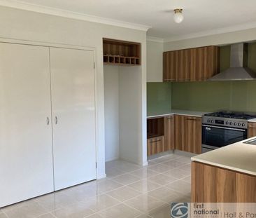 18 Olive Grove, Officer - Photo 1