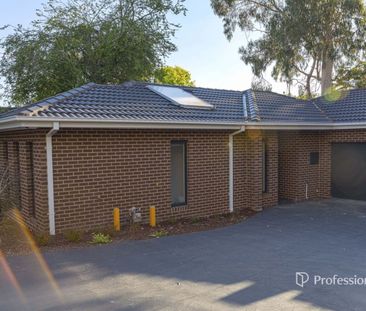 Modern Townhouse In Nunawading For Rent - Photo 1