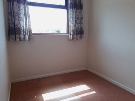 4 bedroom link detached house to rent - Photo 5