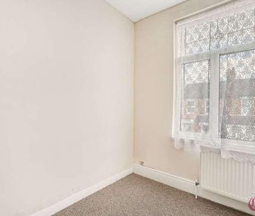 Kingsway, Enfield, Middx, EN3 - Photo 4