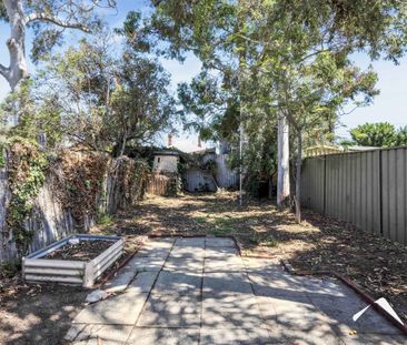 Charming & Conveniently Located 2 x 1 Home in the Heart of Perth! - Photo 4