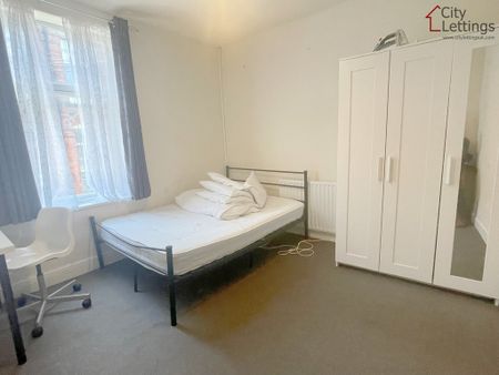 2 Bedroom Mid Terraced House - Photo 4