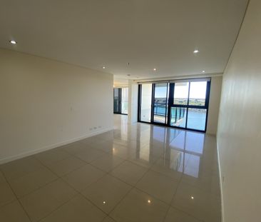 STUNNING RIVER VIEWS - BEAUTIFUL SUMMER BREEZES WITH A DESIGN AND FEEL OF AN EXECUTIVE APARTMENT - Photo 1