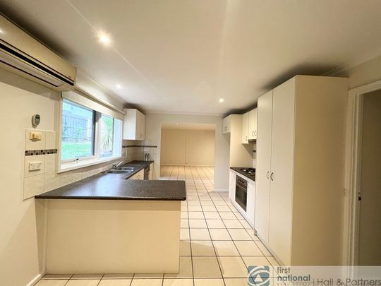 11 Calrossie Close, Endeavour Hills - Photo 1