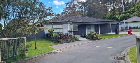 Charming 3BR Home in Whitby, Porirua - Photo 5
