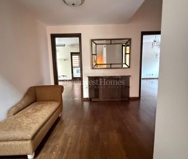 Large Expansive House with Five Bedrooms - AISB - Photo 4