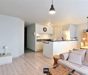 Appartement met 2 slaapkamers in een kleine rustige residentie nabij de zeedijk en het Heldenplein. - Photo 2