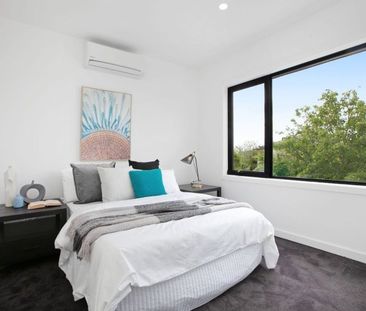 Beautiful Townhouse! - Photo 3