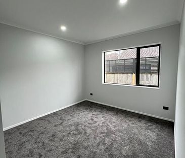 Charming 4BR Townhouse in Papatoetoe - Photo 3