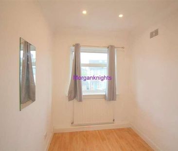 Deynecourt Gardens, Wanstead, E11 - Photo 5