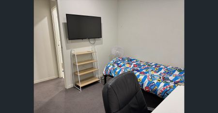 Fully Furnished 2-Bedroom Apartment – Walk to Box Hill Station - Photo 2