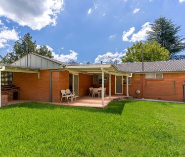 Comfortable Three Bedroom Family Home - Photo 6