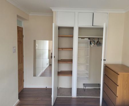 Modern Two Bed apartment close to river in the heart of Pimlico - Photo 2