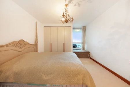 2 bedroom flat in 34 St. Johns Wood Road - Photo 2