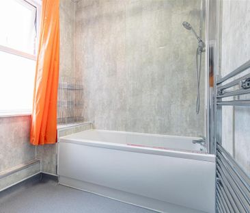 6 bedroom terraced house to rent - Photo 4