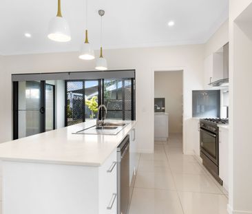 Immaculately Presented Spacious Home - Photo 4