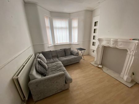 2 Bed Terraced House, Edmund Street, M6 - Photo 2