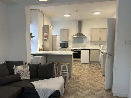 7 bedroom private hall to rent - Photo 2