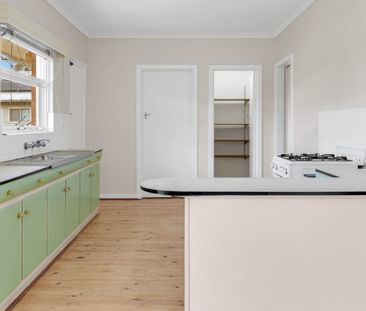 NEAT AND TIDY 3 BED HOME - Photo 4