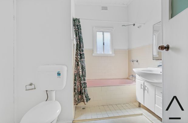 34 Sutherland St, St Peters NSW 2044 - House For Rent | Domain - Photo 1