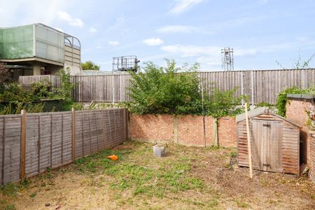 House Share to rent - Bracondale Road, London, SE2 - Photo 2