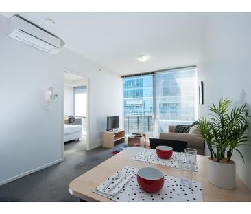 Melbourne | Student Living on Lonsdale | 2 Bedroom Apartment – Large High Level - Photo 1