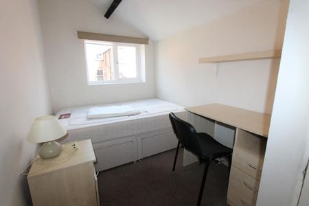 4 bedroom flat to rent - Photo 4