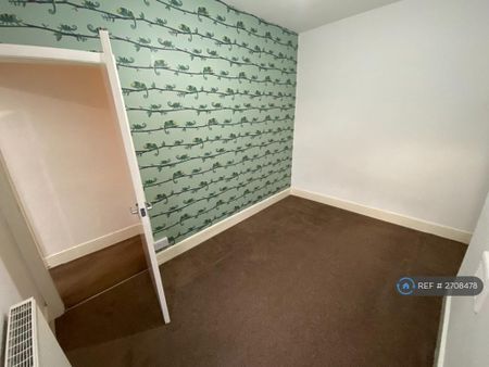 3 bedroom end of terrace house to rent - Photo 4