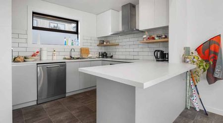 Four Bedroom Home - Photo 4