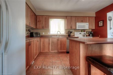 Detached Home For Lease | X8067904 - Photo 2