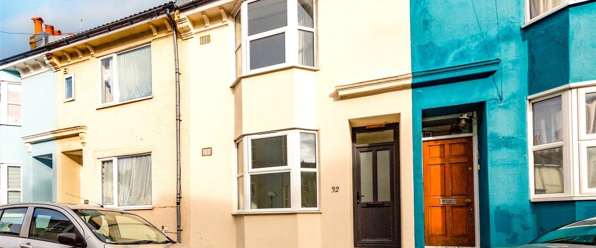 4 bedroom terraced house to rent - Photo 1