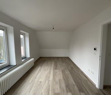 Sanierte 3-Zimmer-Wohnung im Dachgeschoss mit Dusche in Wilhelmshav... - Foto 1