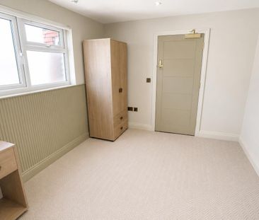 Rayleigh Avenue, Westcliff-On-Sea - Photo 5