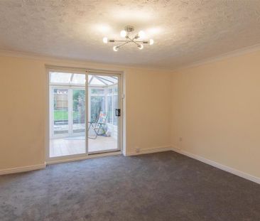 3 bedroom semi-detached house to rent - Photo 2