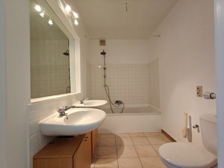 Ruim appartement met garage en 2 slaapkamers in Lokeren - Foto 3