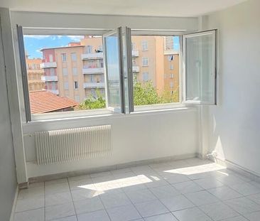 Appartement 3 pièces 48m2 MARSEILLE 15EME 790 euros - Photo 5