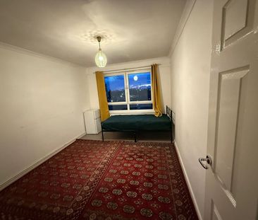 Room in a Shared Flat, Loxford Road, IG11 - Photo 3