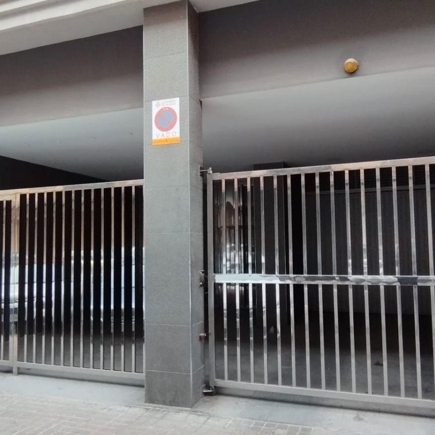 Piso de alquiler en Carrer del Castell de Benissanó, Nou Moles - Photo 1