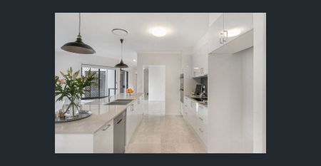 This dream property is sure to amaze and delight! - Photo 4