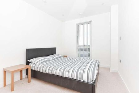 Slough, Berkshire, SL2 - Photo 2