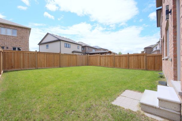 For Lease - 327 Northglen Blvd Boulevard, Clarington, Ontario - Photo 1