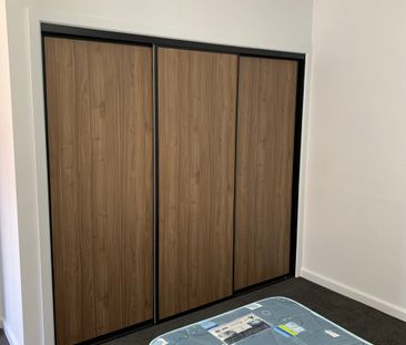 Neat 2 bedroom unit - Photo 4