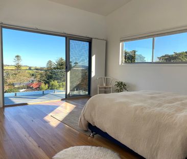 Modern home, Coastal lifestyle - Photo 5