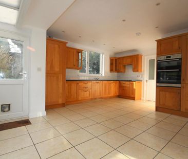 4 bedroom bungalow to rent - Photo 4