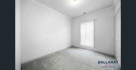 Three Bedroom, Two Bathroom, Double Garage in Central Location - Photo 5