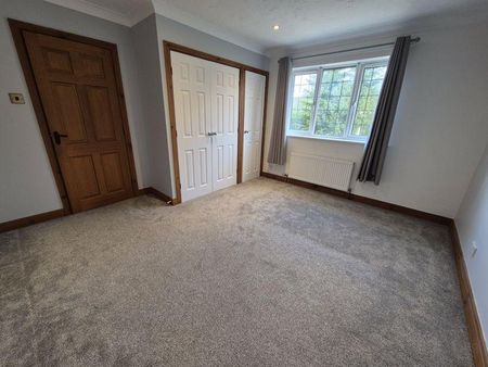 4 bedroom detached house to rent - Photo 5