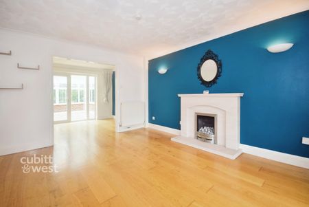 4 bedroom detached house to rent - Photo 2